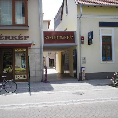 Mediterran Szallas Gyula Exterior photo